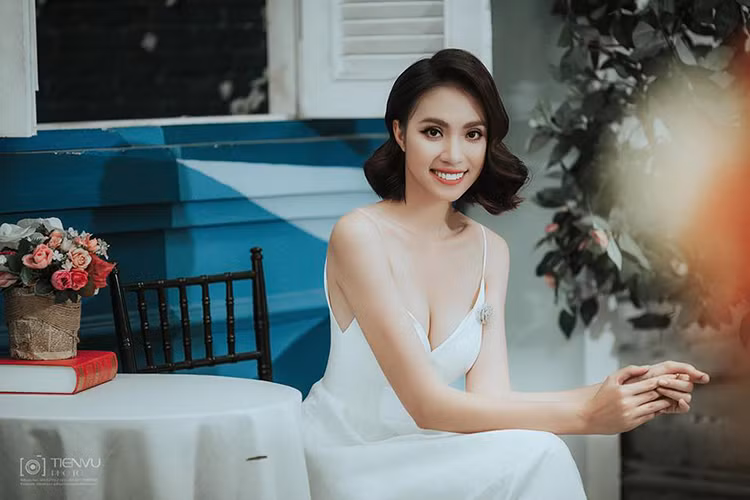 Bảo Ngọc cao 1m76, có số đo hình thể 85 – 59 – 93. Cô đến từ Kiên Giang và là người đẹp nổi bật của vùng đất miền Tây Nam Bộ tại cuộc thi.