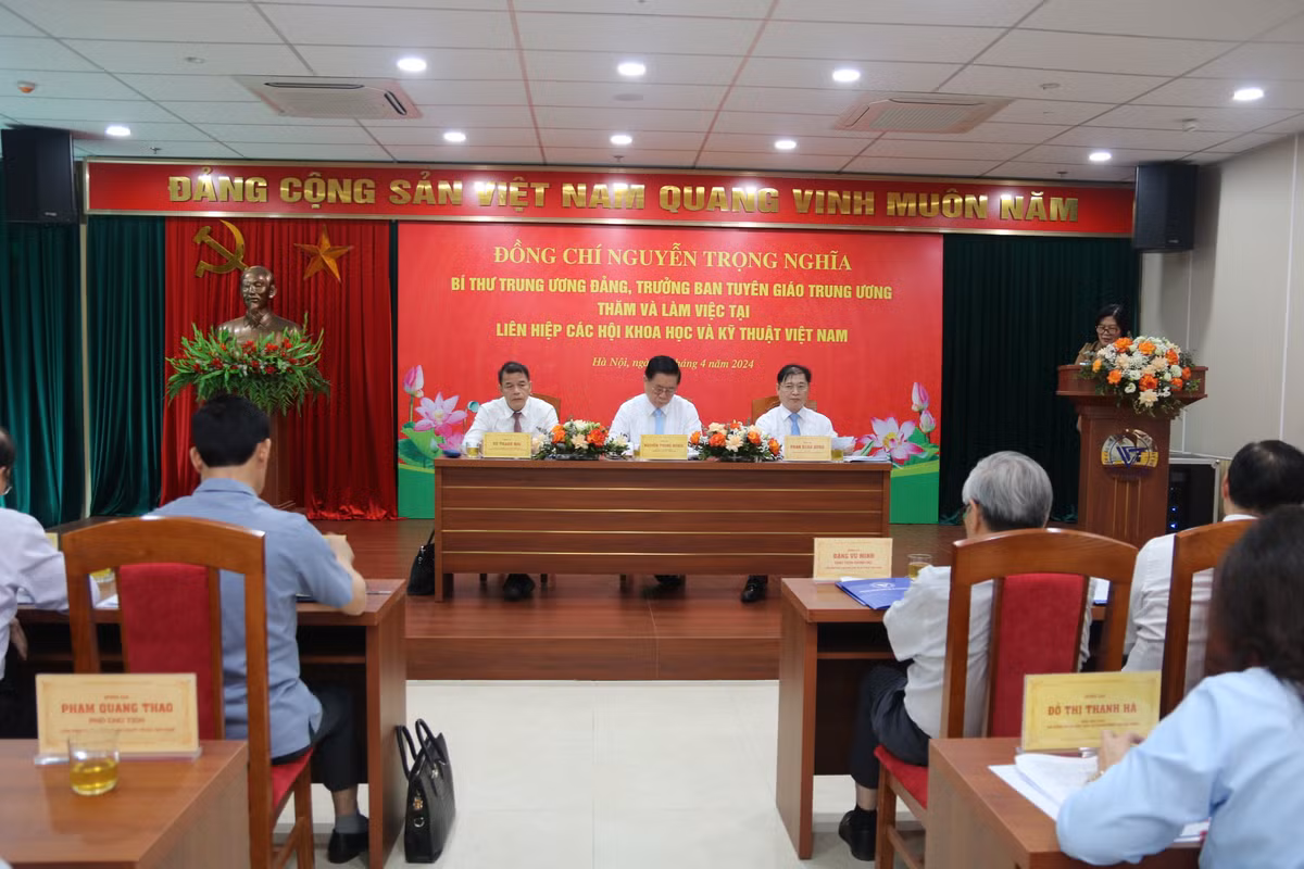 Xay dung doi ngu tri thuc vung manh la boi dap “nguyen khi quoc gia