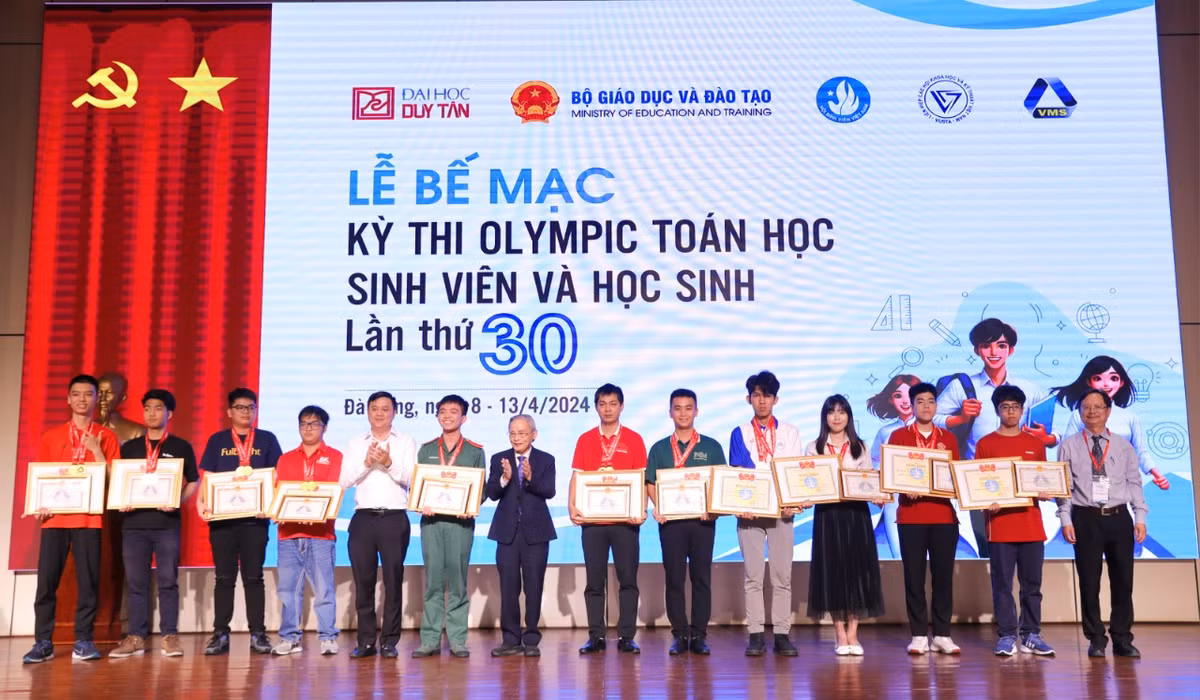 Be mac Olympic Toan hoc SV-HS nam 2024: 2 thu khoa doat giai Nhat “kep”-Hinh-3