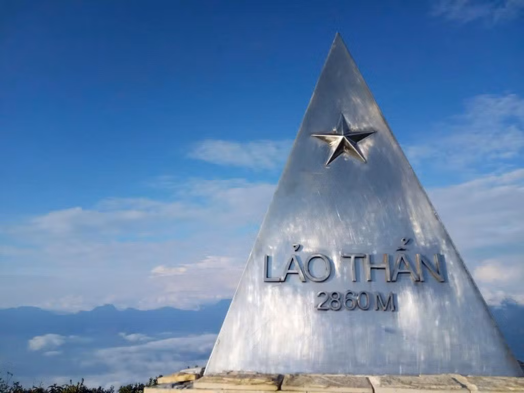 Núi Lảo Thẩn cao 2860m, nằm tại xã Y Tý, huyện Bát Xát, tỉnh Lào Cai, vốn được mệnh danh là “thiên đường săn mây”. Ảnh Internet