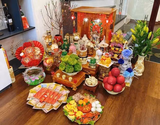 Đồ lễ chuẩn bị để cúng Thần tài còn tuỳ thuộc vào hoàn cảnh của mỗi gia đình những cùng không nên quá xa xỉ, gây lãng phí. Ảnh minh họa