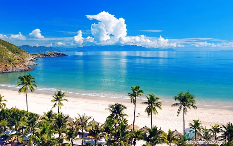 Trước đó, chuyên trang du lịch uy tín Travel Off Path (Mỹ) xếp Đà Nẵng vào top 5 điểm đến có chi phí hợp lý nhất châu Á dành cho dân du mục kỹ thuật số vào năm 2025 đã khẳng định sức hút của thành phố biển xinh đẹp này. Ảnh Internet