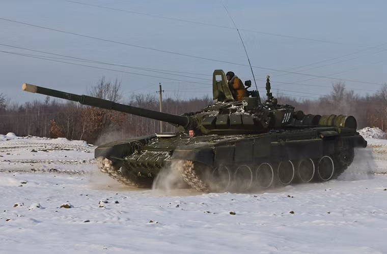 Chiếc T-72B3 được điều khiển bởi một học viên tại Khabarovsk với sự hướng dẫn một sĩ quan đào tạo đi cùng.
