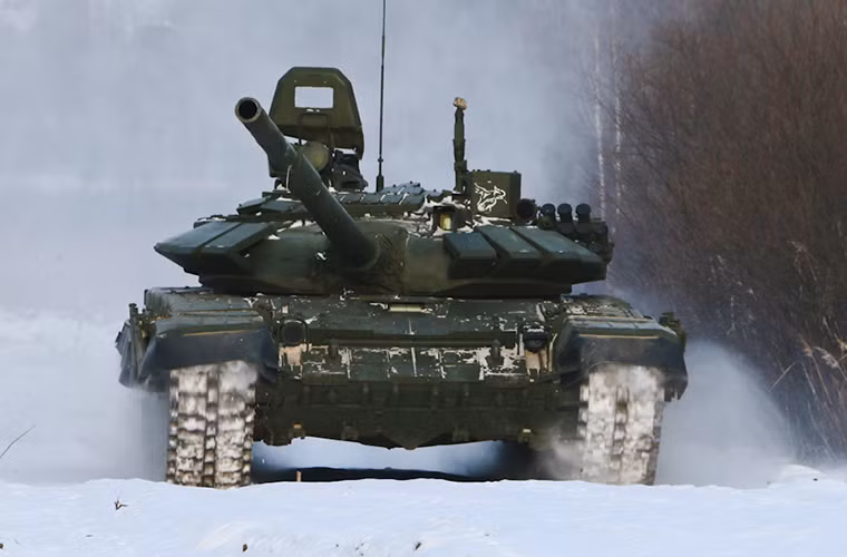 Những chiếc T-72B3 của Quân đội Nga được nâng cấp pháo chính tốt so với các phiên bản T-72 trước đó với độ ổn định khi bắn cao, cùng với đó hệ thống điều khiển hỏa lực mới và có thể phóng cả tên lửa chống tăng có dẫn đường 9M119 qua nòng pháo chính. Ngoài ra hệ thống giáp trên T-72B3 cũng được trang bị lại với hệ thống giáp bảo vệ tích hợp Kontakt 5.