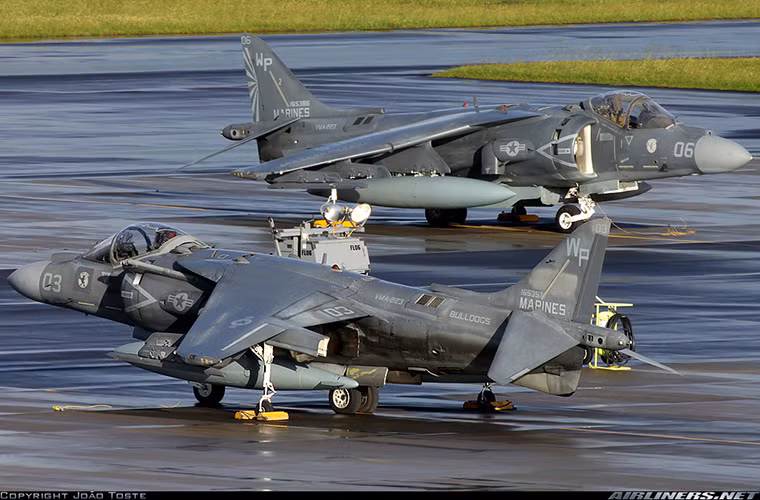 Hiện tại, lực lượng Lính thủy Đánh bộ Mỹ sở hữu khoảng 110 chiếc AV-8B Harrier II và số máy bay này mới được nâng cấp để có thể tiếp tục hoạt động trong Hải quân Mỹ ít nhất cho đến năm 2020.