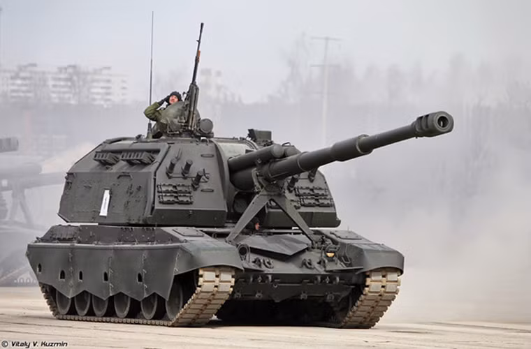 Ngoài biến thể pháo kéo, pháo chính 152mm của 2A65 "Msta-B" cũng được Quân đội Liên Xô sử dụng để phát triển mẫu pháo tự hành 2S19 "Msta-S" 152mm. Dòng pháo tự hành này được đưa vào trang bị chỉ sau hai năm sau khi 2A65 "Msta-B" được đưa vào hoạt động chính thức.