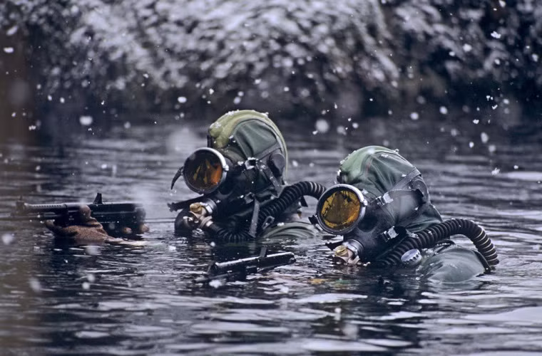 Spetsnaz được huấn luyện để có thể tác chiến ở mọi loại địa hình hay thời tiết khắc nghiệt nhất. Táo bạo, bất ngờ, chủ động, tốc độ và phối hợp là những yếu tố làm nên sức mạnh của Spetsnaz.