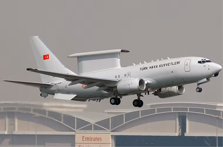 Một trong những trang bị đáng chú ý của Không quân Thổ Nhĩ Kỳ là máy bay chỉ huy và cảnh báo sớm trên không Boeing 737 AEW&amp;C với phi đội hiện tại gồm 3 chiếc, có một điểm đặc biệt là một số công ty quốc phòng của Thổ Nhĩ Kỳ đóng vai trò nhà thầu phụ trong quá trình lắp ráp những chiếc Boeing 737 AEW&amp;C dành cho nước này.