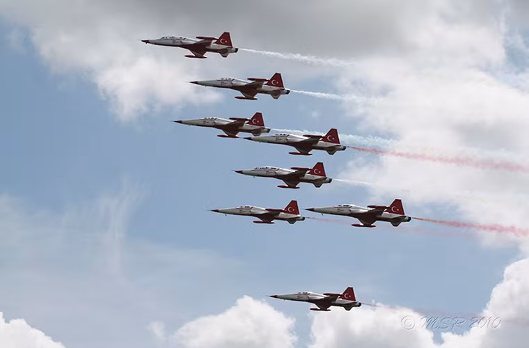 Bên cạnh đó, Không quân Thổ Nhĩ Kỳ vẫn đang sử dụng những tiêm kích hạng nhẹ F-5F dành cho hoạt động huấn luyện phi công mới bên cạnh các dòng máy bay khác như T-38 Talon, KT-1 hay SF.260.