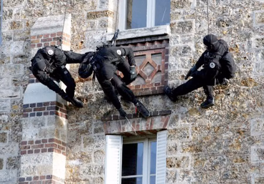 Trong vụ bắt cóc con tin tại nhà hát Bataclan đêm 13/11, GIGN đã được điều động đến hiện trường nhằm giải cứu các con tin.