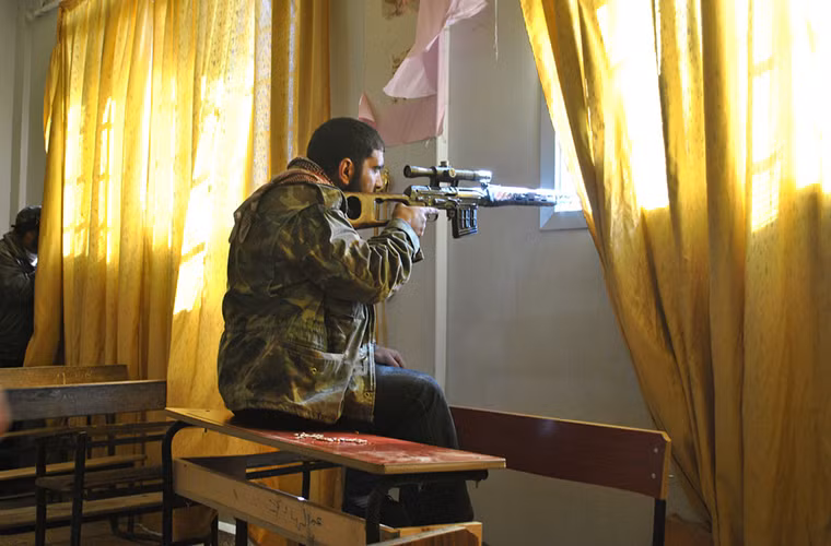 Dù Dragunov SVD có độ chính xác không cao như các dòng súng bắn tỉa chuyên dụng khác nhưng nó lại không đòi hỏi bảo dưỡng cao và dễ sử dụng do đó dĩ nhiên nó trở thành vũ khí được các tay súng bắn tỉa IS yêu thích.