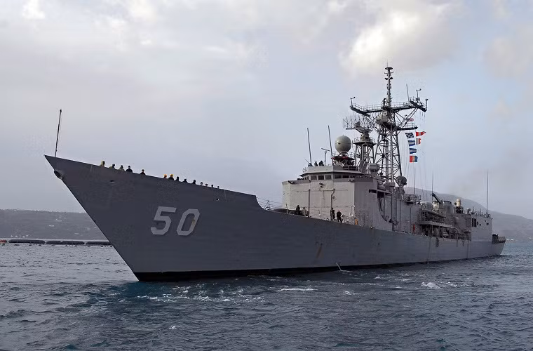 Trong ảnh là tàu USS Taylor (FFG-50) - một trong hai tàu hộ vệ mang tên lửa lớp Perry mà Mỹ chuẩn bị chuyển giao cho Đài Loan sau khi chúng được nâng cấp.