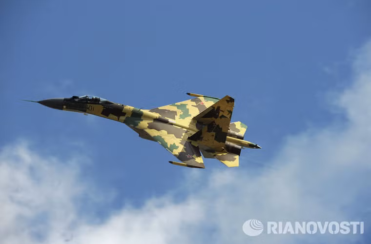 Không quân Nga chính thức đưa những chiếc Su-35 đầu tiên vào trang bị từ năm 2012, tuy nhiên hiện tại Su-35 hoạt động khá hạn chế trong Không quân Nga và nước này chỉ mới đặt mua khoảng 48 chiếc Su-35 từ Sukhoi.