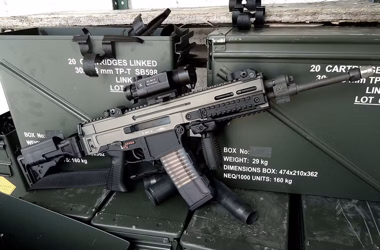 Súng trường tiến công CZ 806 Bren 2 dùng đạn chuẩn NATO 5,56x45mm.