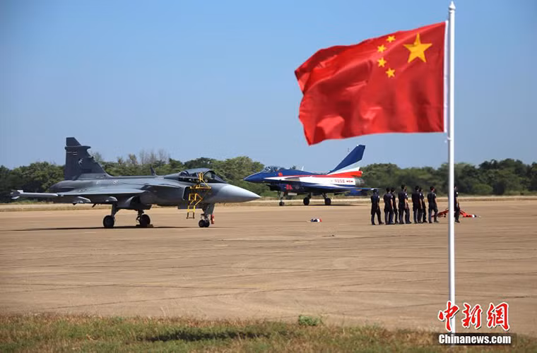 Trước đó vào 11/11, Trung Quốc và Thái Lan cũng đã có cuộc tập trận không quân chung giữa hai nước mang tên "Falcon Strike 2015" và sẽ kéo dài từ ngày 12/11 đến 30/11.