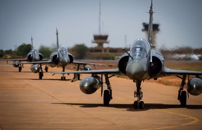 Co Rafale, Phap van khong thay the duoc tiem kich Mirage 2000D