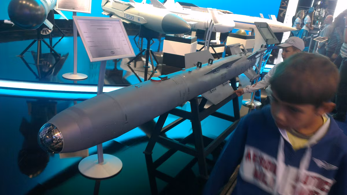 Phien quan IS se duoc nem mui bom thong minh KAB-250 Nga