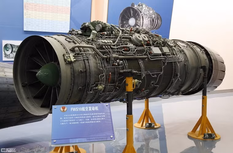 Dòng động cơ phản lực nội địa WS-10 của Trung Quốc được nước này phát triển từ những năm 1980 dựa trên mẫu động cơ AL-31 của Nga. Tuy nhiên nó luôn bị đánh giá là kém hiệu quả và hoạt động không ổn định mặc dù Trung Quốc đã có hơn 20 năm để phát triển dòng động cơ này.