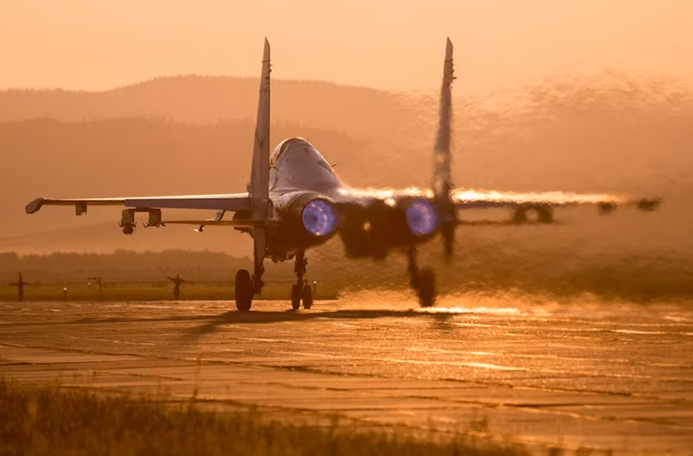 Các bài bay huấn luyện này giúp phi công Su-30SM làm quen với việc sẵn sàng chiến đấu cả ngày lẫn đêm.
