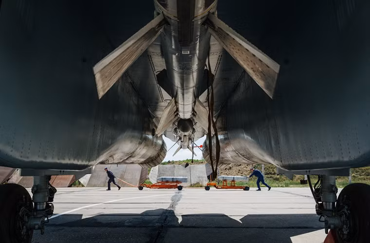Những chiếc Su-30SM đầu tiên được chuyển đến Domna vào cuối năm 2013. Đến năm 2014 phi đội Su-30SSM đầu tiên đi vào chính thức ở căn cứ không quân này.
