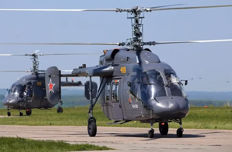Trong khi đó, Ka-226T lại là mẫu trực thăng vận tải đa năng hạng nhẹ có thể sử dụng cho nhiều mục đích khác nhau từ các biến thể quân sự cho đến dân sự, với phần thân thiết kế theo dạng modul có thể tách rời và thay thể tùy thuộc vào từng loại nhiệm vụ.