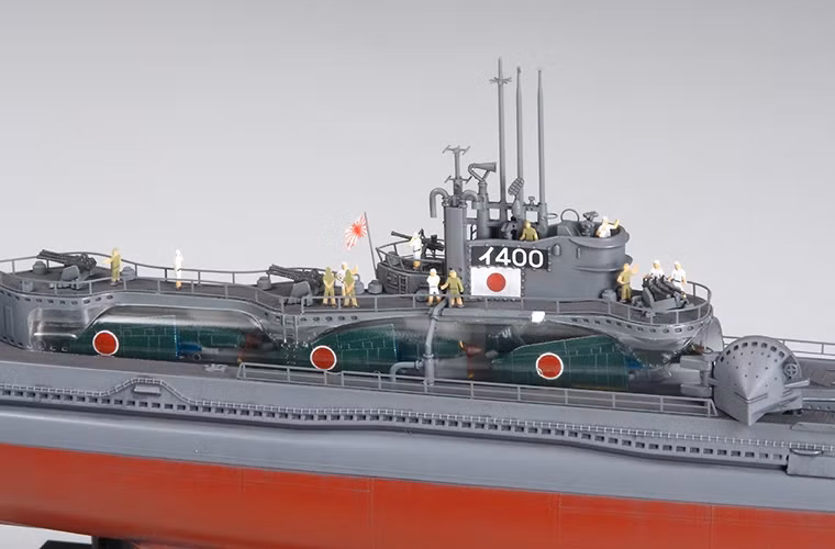 Các tàu ngầm lai tàu sân bay này của Nhật Bản được thiết kế đủ lớn để có thể mang theo tới 3 thủy phi cơ có thể được phóng đi từ tàu ngầm Aichi M6A. Bên cạnh đó mẫu tàu ngầm này cũng được trang bị hệ thống vũ khí đủ mạnh để đối phó với bất cứ mẫu tàu chiến nào của Mỹ lúc đó.