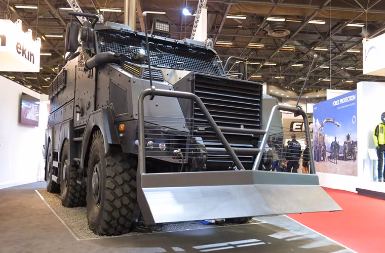 Xe bọc thép kháng mìn Titus 6x6 do công ty Tatra của Czech chế tạo, nó được thiết kế để có thể hoạt động trong mọi yêu cầu tác chiến khác nhau.