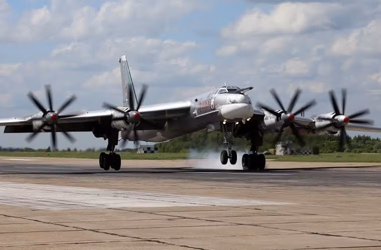 Từ năm 2006, Tupolev và hàng loạt công ty chế tạo máy bay hàng đầu của Nga đều được sáp nhập vào Tập đoàn sản xuất máy bay Thống nhất UAC.
