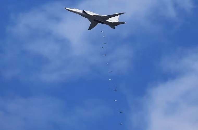 Trong ảnh là máy bay ném bom tầm xa Tu-22M3 của Không quân Nga trong một đợt tập trận gần đây.
