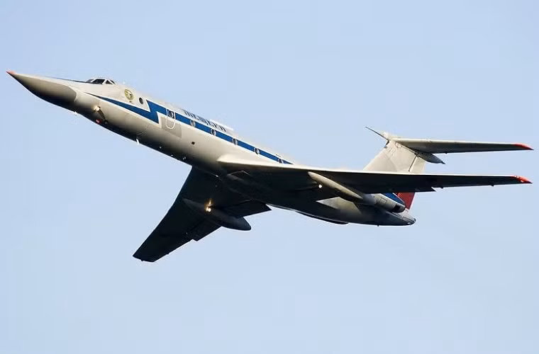 Trong ảnh là một chiếc Tu-134UBL biến thể dành cho hoạt động huấn luyện máy bay ném bom của Không quân Nga.