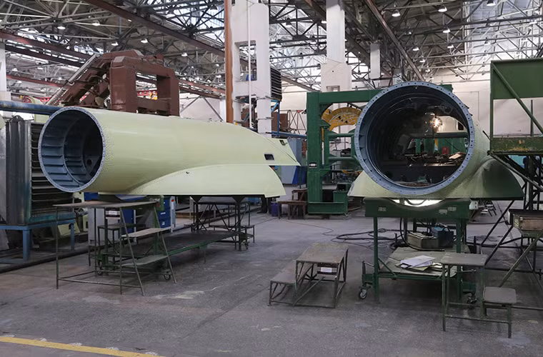 Hầu hết các công đoạn để lắp ráp một chiếc trực thăng hoàn chỉnh đều được thực hiện tại các phân xưởng của Ulan-Ude từ việc chế tạo phần vỏ máy bay cho đến lắp ráp các thiết bị điện tử.