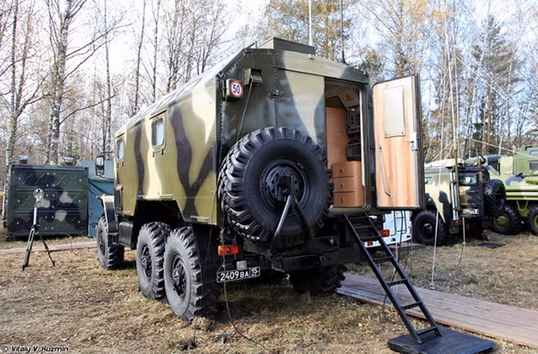 Ural-4320 gần như là một dòng xe tải đặc chủng đa năng của các lực lượng vũ trang Nga có thể được sử dụng cho nhiều mục đích khác nhau mặc dù nó được đưa vào sử dụng từ cuối những năm 1970.