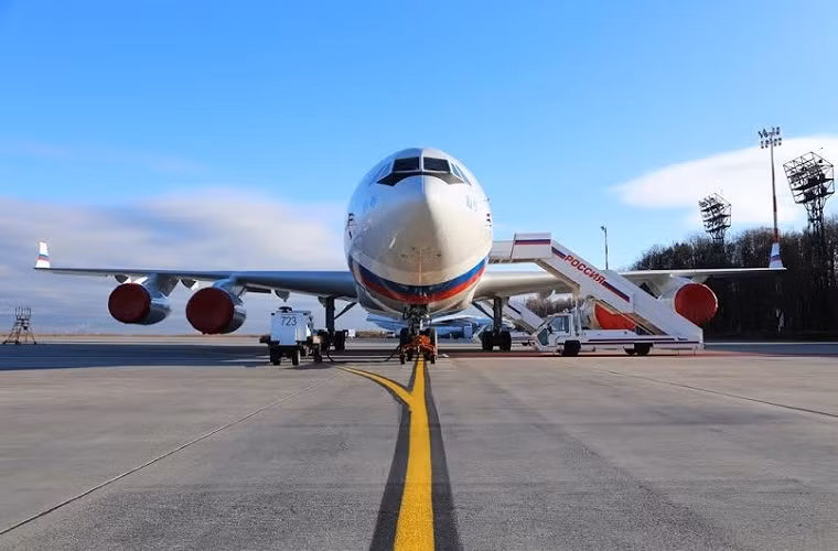 Cận cảnh chiếc chuyên cơ IL-96-300 mới của Tổng thống Nga.