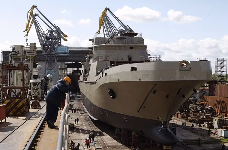 Tàu đổ bộ cỡ lớn lớp Ivan Gren Project 11711 là ứng cử viên tiếp theo trong danh sách vũ khí tối tân mà Iran có thể mua từ Nga trong tương lai, khi lớp tàu đổ bộ này có thể mang theo tới hơn 10 xe tăng chiến đấu chủ lực hoặc 36 xe bọc thép hoặc 300 lính thủy đánh bộ với lượng giãn nước tối đa là 6.000 tấn.