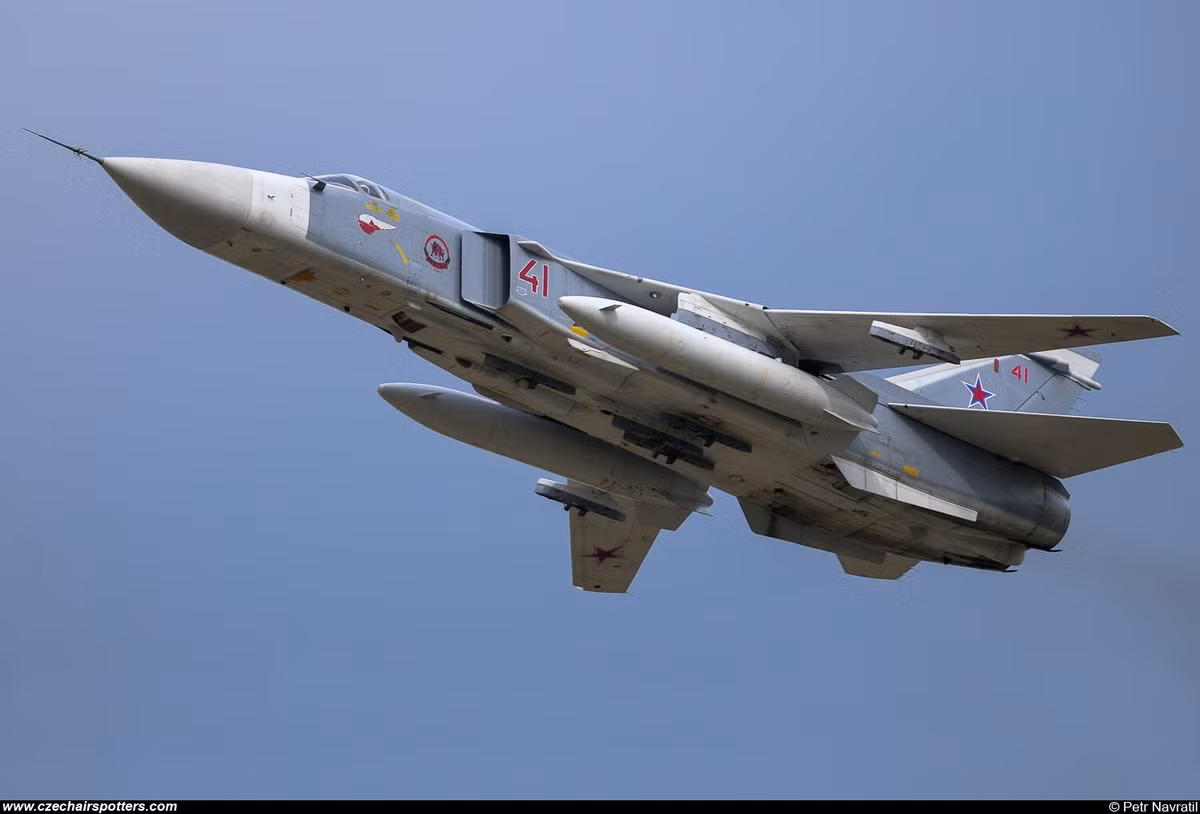 Dieu chua biet ve cong ty may bay Sukhoi lung danh-Hinh-4