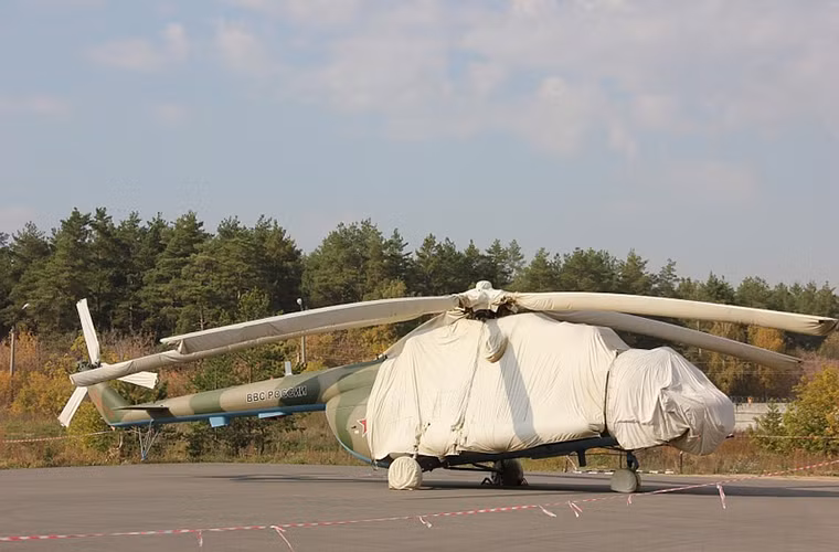 Trong ảnh là một chiếc Mi-8MTV-5-1 đã hoàn tất quá trình hoàn thiện và đợi bay thử nghiệm.