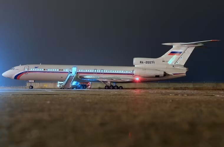 Biến thể Tu-154M dành cho Bộ quốc phòng Nga đều sẽ được nâng cấp hệ thống trang thiết bị điện tử hàng không mới, cùng với đó nội thất cao cấp phục vụ cho các yếu nhân của chính phủ Nga và hệ thống thông tin lạc liên vệ tinh.