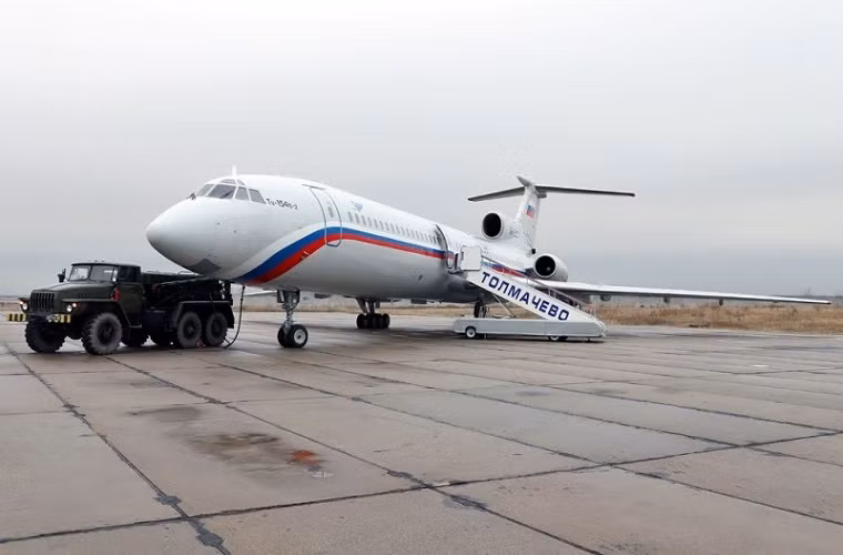 Sức mạnh của Tu-154M nằm ở 3 động cơ phản lực Soloviev D-30KU-154 có công suất 23.148 lbf cho mỗi chiếc, nó có thể bay với tốc độ đa lên tới 950km/h với tầm hoạt động 6.600km.