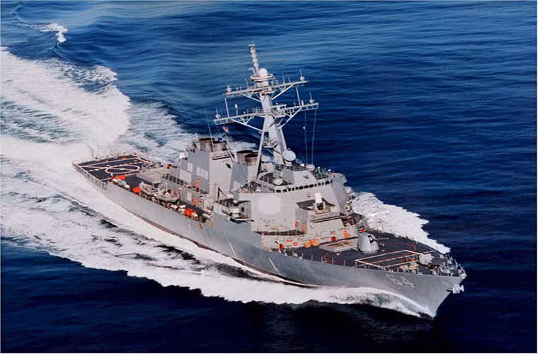 Phạm vi hoạt động hiệu quả của USS Carney là hơn 8.000km, tuy nhiên vùng biển hoạt động chính của nó vẫn là khu vực vùng Biển Địa Trung Hải, Vịnh Ba Tư và một số vùng biển khác ở khu vực Trung Đông.