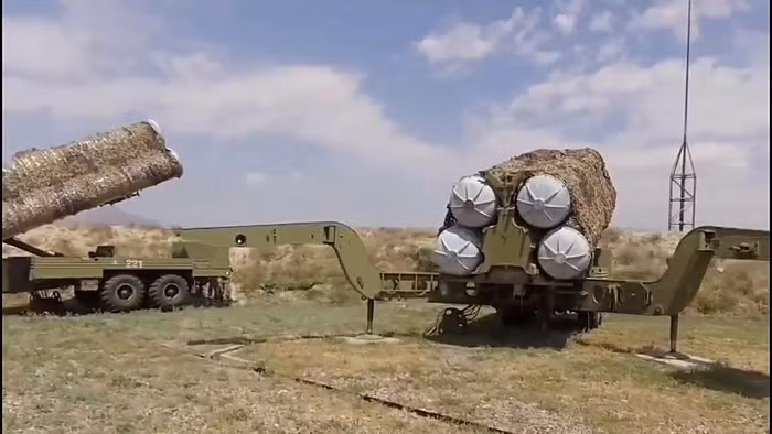 Nhưng theo giới chuyên gia, cần lưu ý rằng Bộ Quốc phòng Azerbaijan không thông báo về trường hợp cụ thể đó là tiêu diệt được hệ thống phòng không S-300 của Armenia như truyền thông của họ tuyên bố.
