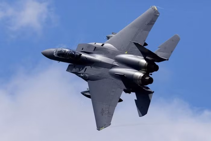 Chiếc F-15C thuộc biên chế Không đoàn tiêm kích số 142, một trong những đơn vị bảo vệ bầu trời Mỹ trước các mối đe dọa. Họ liên tục duy trì trạng thái trực sẵn sàng chiến đấu, có thể cất cánh chỉ vài phút sau khi có lệnh để kiểm tra máy bay dân dụng gặp sự cố trên không, cũng như bắn hạ các phi cơ và tên lửa hành trình tấn công lãnh thổ Mỹ.