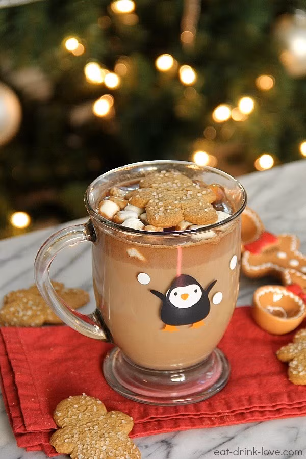 Socola nóng kết hợp cùng bánh quy bơ có thể bổ sung đầy đủ chất dinh dưỡng cho bữa sáng của bạn.
