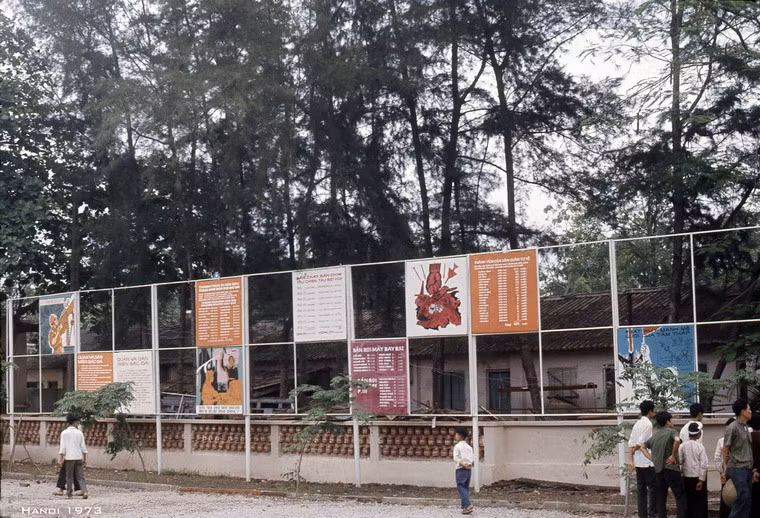 Khu trưng bày số liệu về các chiến dịch năm 1972.