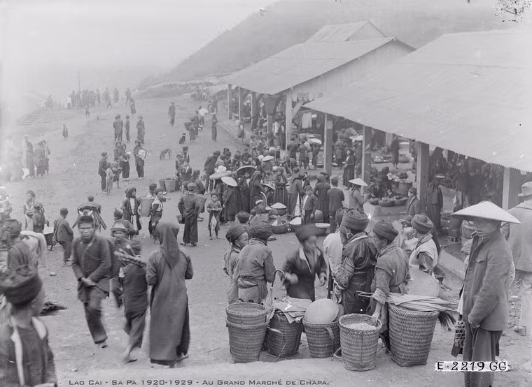 Khu chợ trung tâm Sa Pa thập niên 1920.