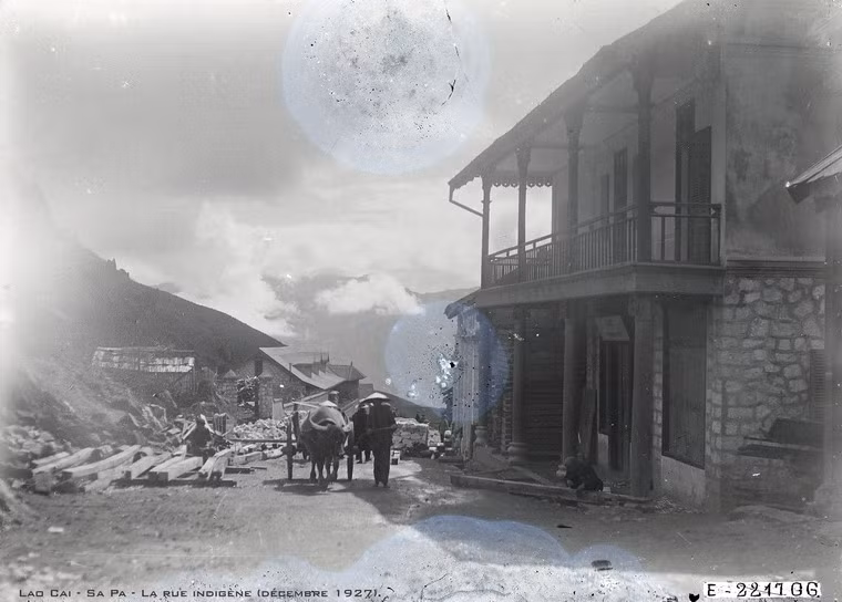 Một con đường ở Sa Pa năm 1927.