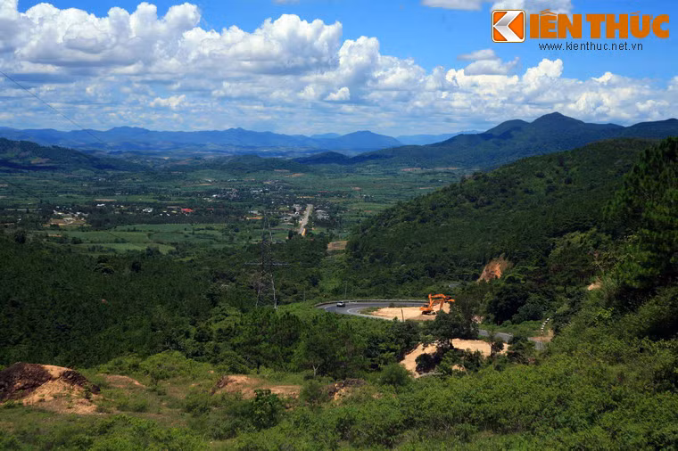 Con đèo này là nơi ghi dấu một sự kiện lớn trong cuộc kháng chiến chống Pháp của dân tộc Việt Nam, đó là trận đánh cây số 15 đèo Mang Yang, dẫn đến chiến thắng Đắk Pơ ngày 24/6/1954 của lực lượng Việt Minh.