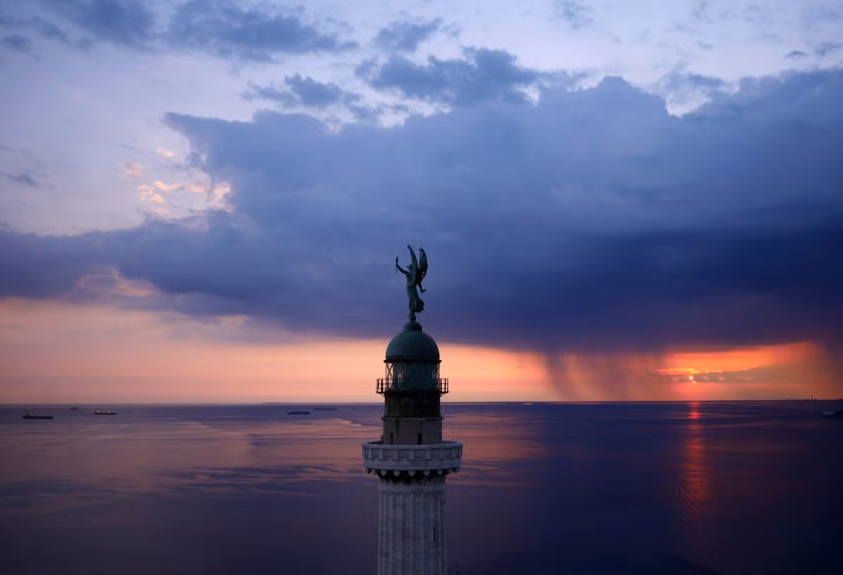 Ngọn hải đăng Vittoria ở Trieste, Italy. Ảnh BI
