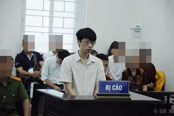 Được biết, Tú là giáo viên của một trung tâm dạy đồ họa tại Hà Nội. Theo ông Hoàng Văn Thắng - Giám đốc trung tâm đào tạo, trong suốt quá trình thử việc, Tú có chất giọng và khả năng truyền đạt kiến thức không tốt, sinh viên cũng phản ánh tác phong làm việc của hắn không chuẩn chỉnh. Nên sau 2 tháng, trung tâm này đã quyết định ngừng cộng tác với Tú.