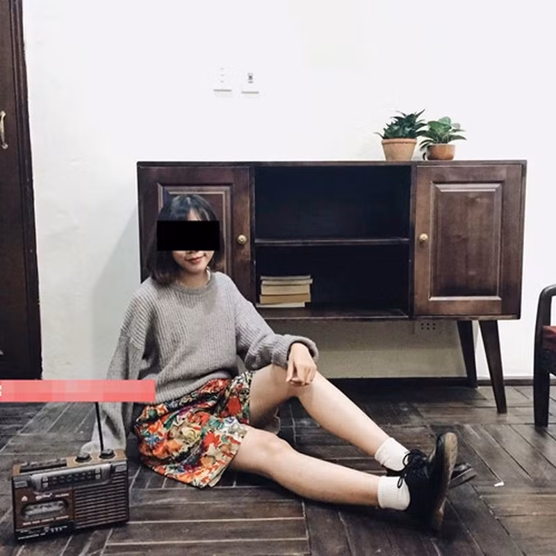 Đến tối 3/6, khi thấy nữ sinh đến xem phòng có ngoại hình xinh đẹp, Tú đã quyết cưỡng hiếp. Hắn dùng một viên gạch đập vào người nữ sinh, thấy cô gái hô lớn tiếng, vì sợ bị lộ nên Tú dùng tay bóp cổ nạn nhân.