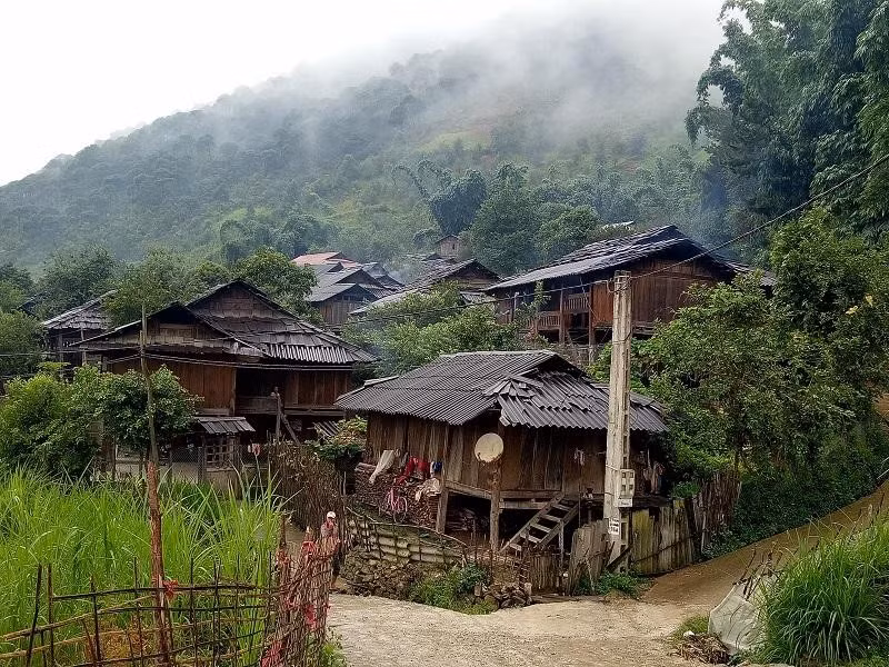 Tìm hiểu sâu về nhân thân nạn nhân, công an biết được bà Đ.A sinh sống cùng chồng và các con tại xã Pờ Tó. Từ trước tới nay, nạn nhân chưa từng có mâu thuẫn, xích mích với ai. Khi chị Đ.N hỏi cô con gái nhỏ về việc bà bị sát hại, cháu chỉ nói được "bà bị ông già giết rồi". Do nhân chứng còn quá bé, các điều tra viên không thể coi như đây là một lời khai chính thức. (Ảnh minh họa, nguồn internet) 